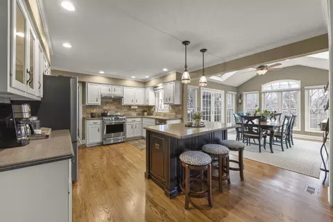 1698 Ithaca Dr, Naperville, IL 60565 photo 6