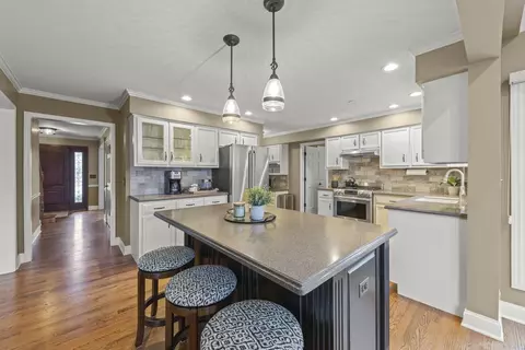 1698 Ithaca Dr, Naperville, IL 60565 photo 8