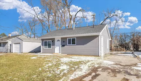 1312 Hedge Rd, Champaign, IL 61821 photo 4