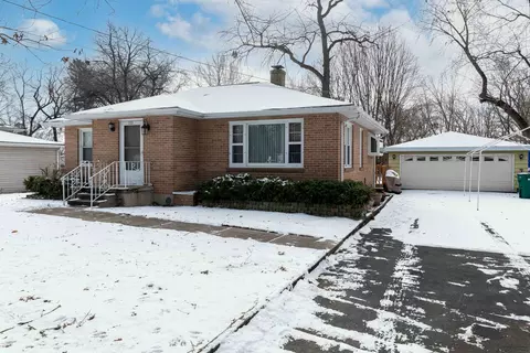 115 Eagle Point Rd, Fox Lake, IL 60020