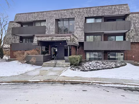550 Timber Ridge Dr #203B, Carol Stream, IL 60188