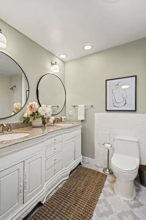 Bath - 17 E Division St #3E, Chicago, IL 60610 photo 2 of 3