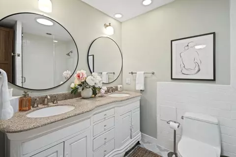 Bath - 17 E Division St #3E, Chicago, IL 60610 photo 1 of 3