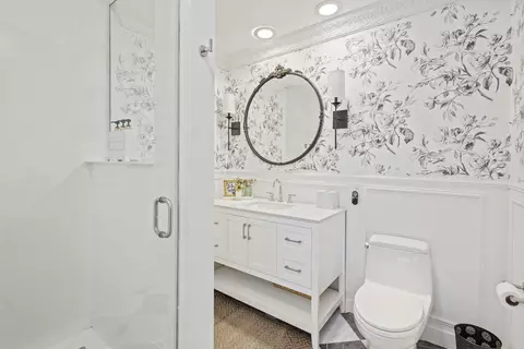 Bath - 17 E Division St #3E, Chicago, IL 60610 photo 3 of 3