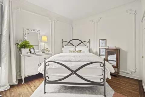 Bedroom - 17 E Division St #3E, Chicago, IL 60610 photo 4 of 5