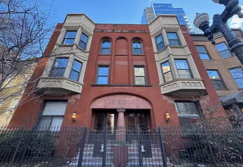 17 E Division St #3E, Chicago, IL 60610