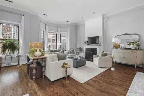 Living - 17 E Division St #3E, Chicago, IL 60610 photo 4 of 7