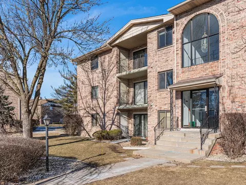 4922 134th St #309, Crestwood, IL 60445