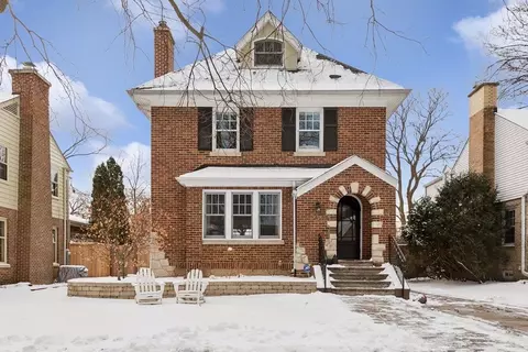 3232 Hartzell St, Evanston, IL 60201