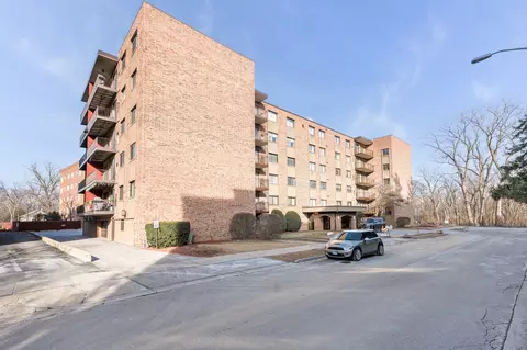 1702 Mill St #310, Des Plaines, IL 60016