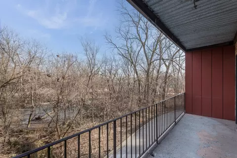 1702 Mill St #310, Des Plaines, IL 60016 photo 3
