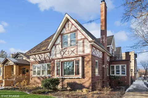 6736 N Hermitage Ave, Chicago, IL 60626