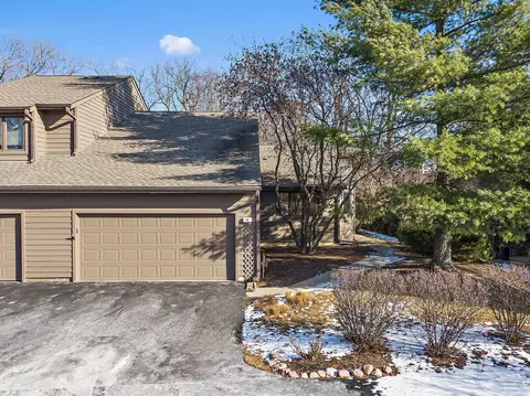 110 Sumac Ct, Saint Charles, IL 60174