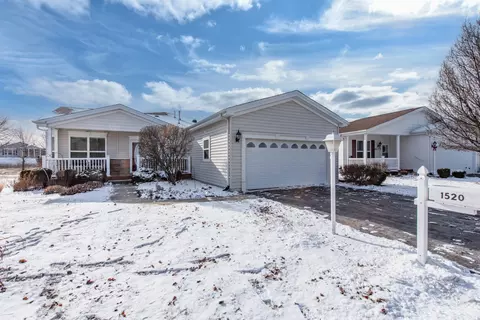 1520 Meadow View Ln, Grayslake, IL 60030