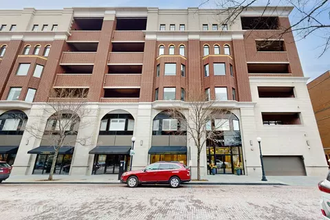110 S Marion St #207, Oak Park, IL 60302