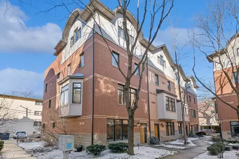 1023 Lincoln Trl, Oak Park, IL 60302