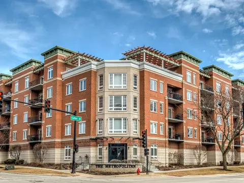 235 N Smith St #301, Palatine, IL 60067