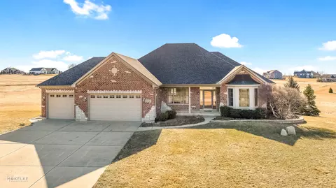 15986 Whipple Pl, Newark, IL 60541