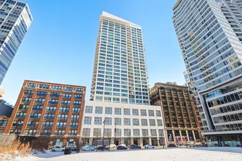 701 S Wells St #2703, Chicago, IL 60607