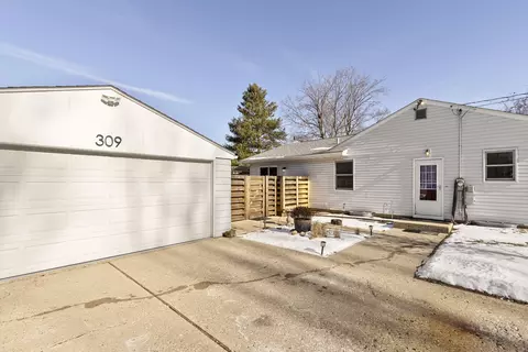 Exterior - 309 E Warren St, Rockton, IL 61072 photo 2 of 3