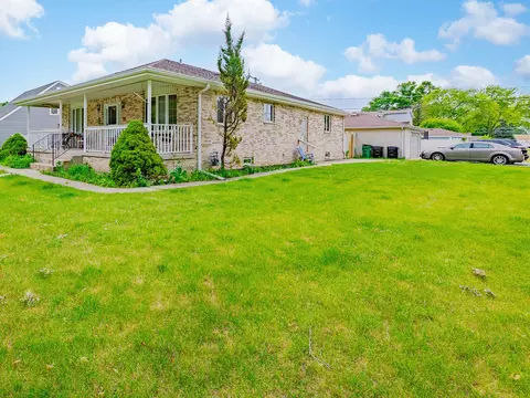 Exterior - 7200 S Oketo Ave, Bridgeview, IL 60455 photo 3 of 4