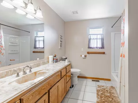 Bath - 7200 S Oketo Ave, Bridgeview, IL 60455 photo 1 of 2