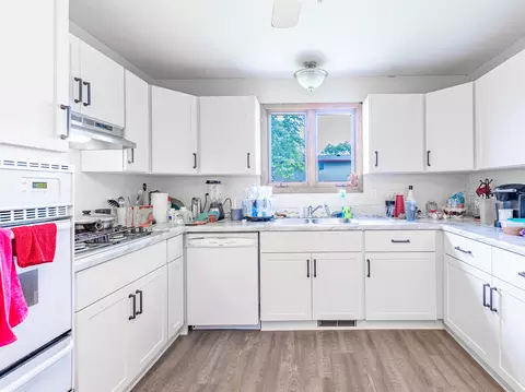 Kitchen - 7200 S Oketo Ave, Bridgeview, IL 60455 photo 1 of 1