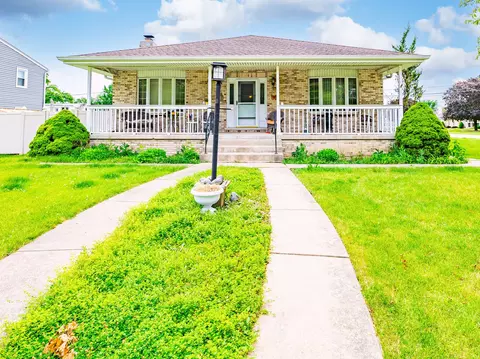 Exterior - 7200 S Oketo Ave, Bridgeview, IL 60455 photo 2 of 4