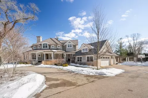 197 Thackeray Ln, Northfield, IL 60093