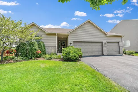 959 Valley Stream Dr, Pingree Grove, IL 60140
