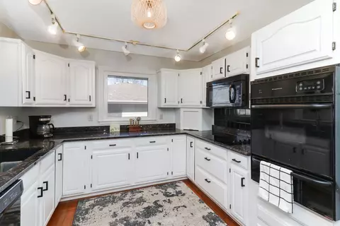 Kitchen - 405 Grandview Dr, Normal, IL 61761 photo 3 of 4