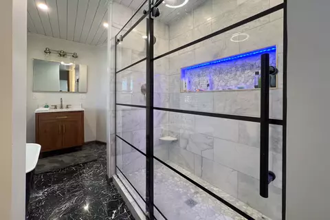 Bath - 405 Grandview Dr, Normal, IL 61761 photo 1 of 7