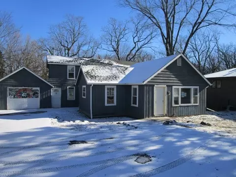 26039 N Gilmer Rd, Mundelein, IL 60060