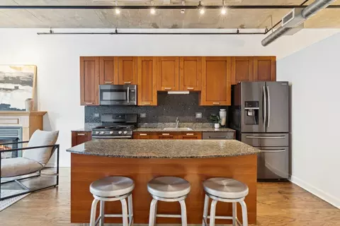 Kitchen - 111 S Morgan St #407, Chicago, IL 60607 photo 2 of 4