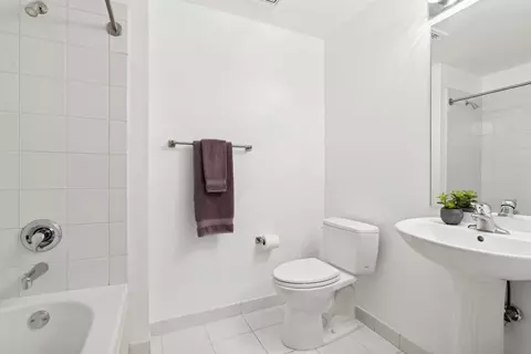 Bath - 111 S Morgan St #407, Chicago, IL 60607 photo 3 of 3