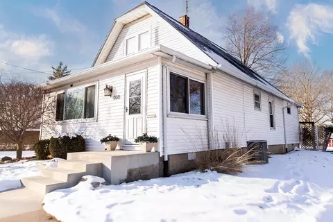 Exterior - 108 S Liberty St, Eureka, IL 61530 photo 2 of 14