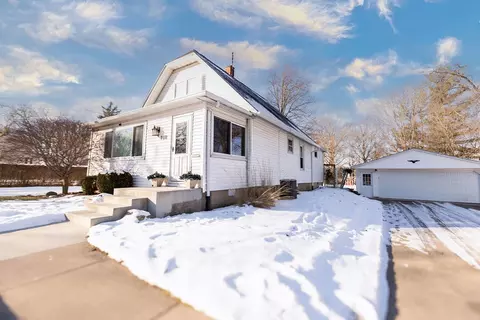 Exterior - 108 S Liberty St, Eureka, IL 61530 photo 3 of 14