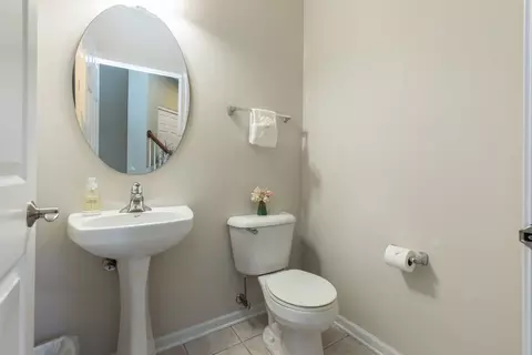 401 Vaughn Cir, Aurora, IL 60502 photo 13