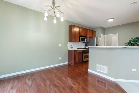 401 Vaughn Cir, Aurora, IL 60502 photo 6
