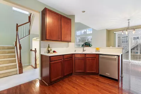 401 Vaughn Cir, Aurora, IL 60502 photo 4