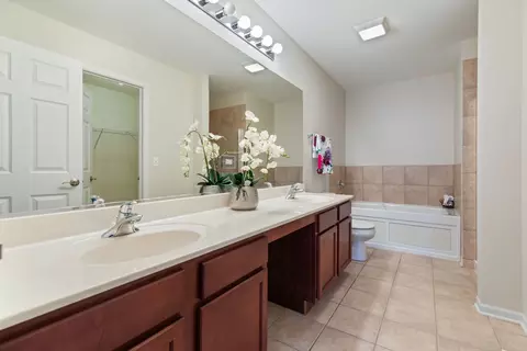 401 Vaughn Cir, Aurora, IL 60502 photo 17