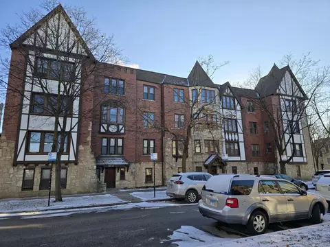 3421 W Hollywood Ave #1C, Chicago, IL 60659