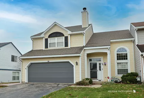88 E Rosewood Ln, Round Lake Beach, IL 60073