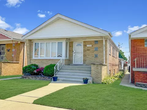 7933 S Albany Ave, Chicago, IL 60652