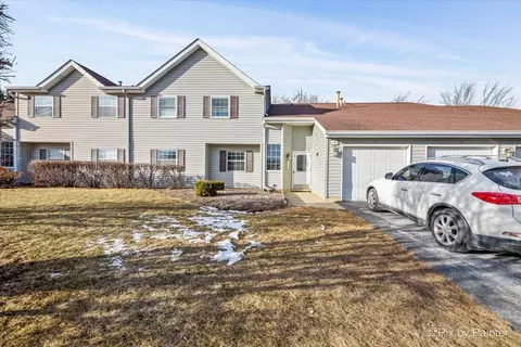 56 N Victoria Ln #C, Streamwood, IL 60107