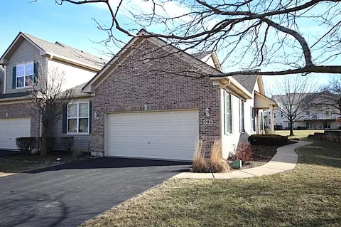 986 Oak Ridge Blvd #1, Elgin, IL 60120