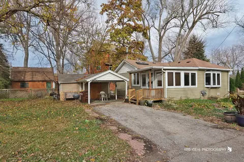 3015 S Bergman Dr, Holiday Hills, IL 60051