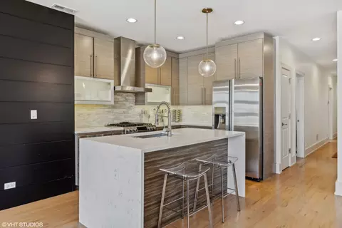 1221 E 46th St #2, Chicago, IL 60653 photo 4