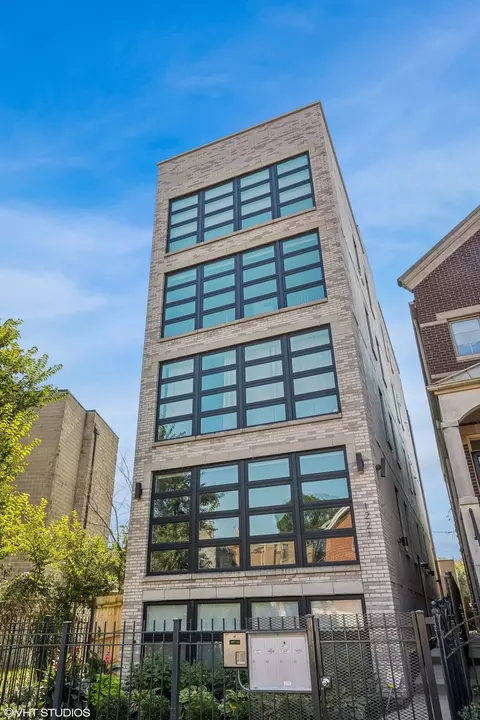 1221 E 46th St #2, Chicago, IL 60653