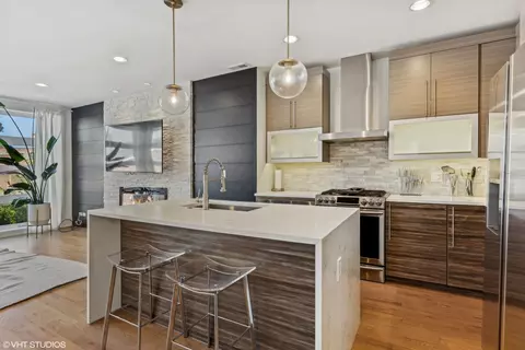 1221 E 46th St #2, Chicago, IL 60653 photo 3